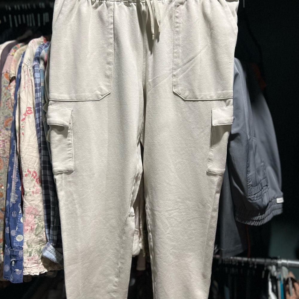Women’s Patagonia Cream Cargo Pants Size Medium